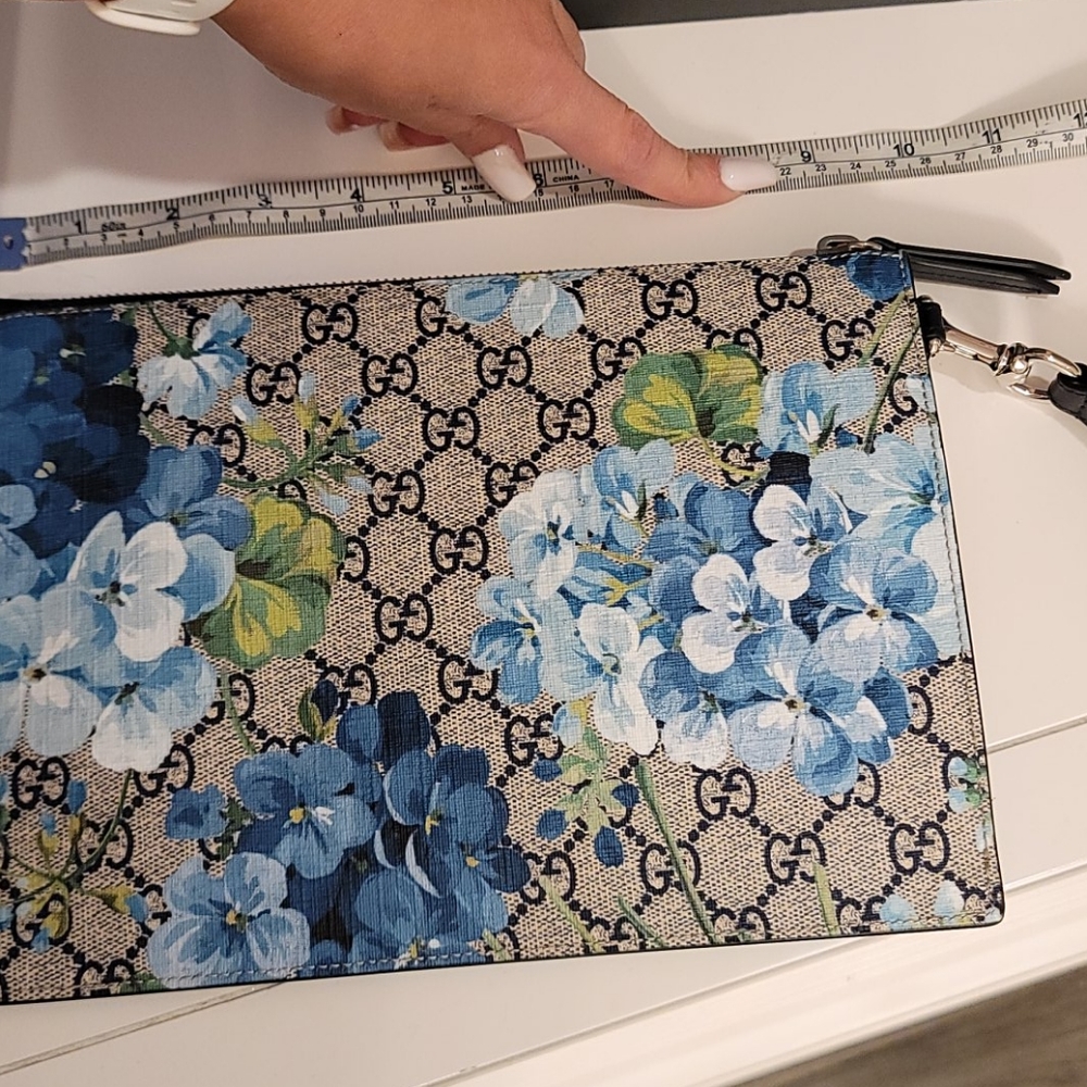 Gucci Blue Floral GG Supreme Wristlet Clutch - Picture 7 of 8